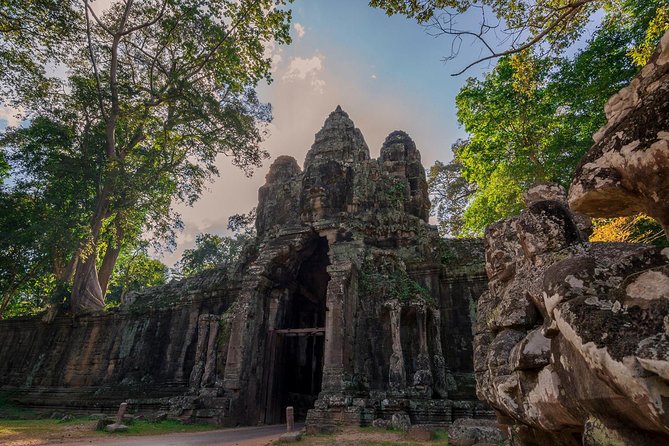 1-Day Amazing Angkor Wat Tour with Sunset & All Interesting Major Temples - Stop 4 and 5: Angkor Thom, then Bayon’s 196 faces