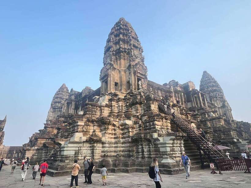 1-Day Angkor Wat Private Tour with Spanish Tour Guide. - The royal palace zone at Phimeanakas and the terraces that show ceremonial power