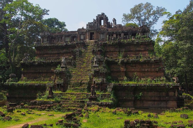 1-Day Angkor Wat Sunrise & All Interesting Temples Private Tour - What makes the guides a big part of the experience