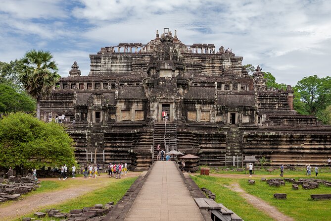1-Day private Angkor Temple Tour with Sun Rise by Tuk Tuk from Siem Reap - Phimeanakas temple and the walk toward Ta Prohm