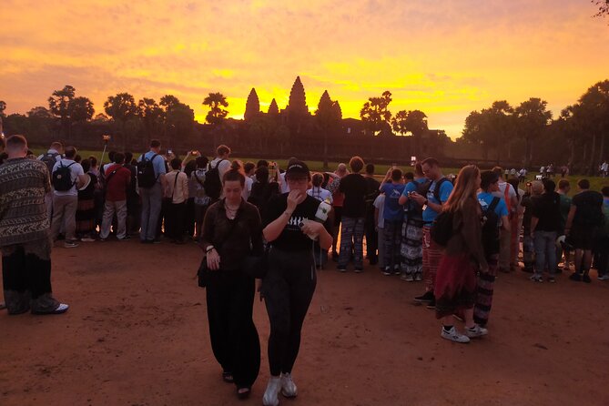 1 Day sunrise & temples Tour - The Angkor Thom circuit: South Gate, terraces, and Bayon