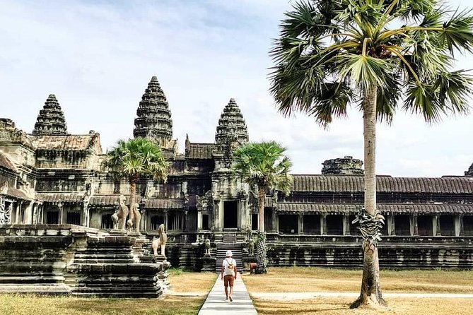 1-Day Tour with Private Transportation and English Speaking Guide - Angkor Thom mornings: Bayon, Elephant Terrace, and Leper King