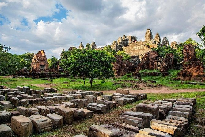 1-Day Tour with Private Transportation and English Speaking Guide - Who this tour suits best, and who should think twice