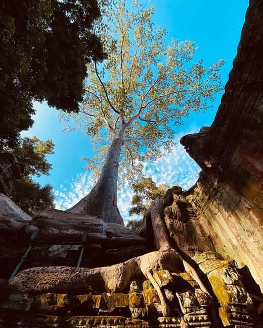 1-Day Trip to Angkor Wat with a Private or Shared Guide in Spanish - Srah Srang break, then Angkor Wat in full focus