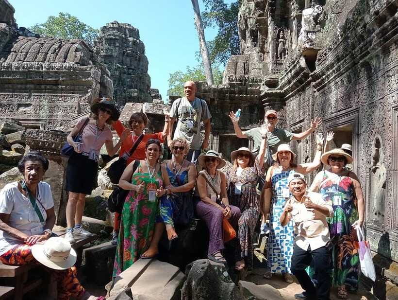 1-Day Trip to Angkor Wat with a Private or Shared Guide in Spanish - Small group vs private: tuk-tuk comfort and how you choose your style