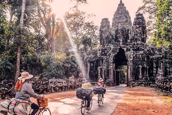 1-Day Uncover The Endless Treasure Of Angkor Tour with Sunset. - Phnom Bakheng sunset: the highest payoff for your last hour