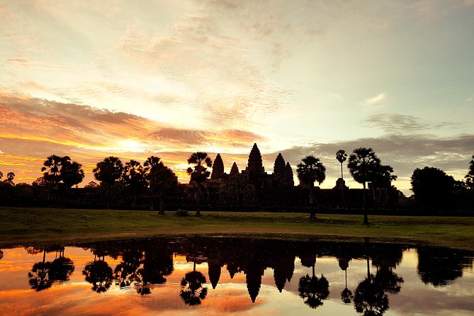 1day Private tour, Angkor sunrise,all main temples, Banteay srei - Angkor Wat at first light, then the main temple follow-up