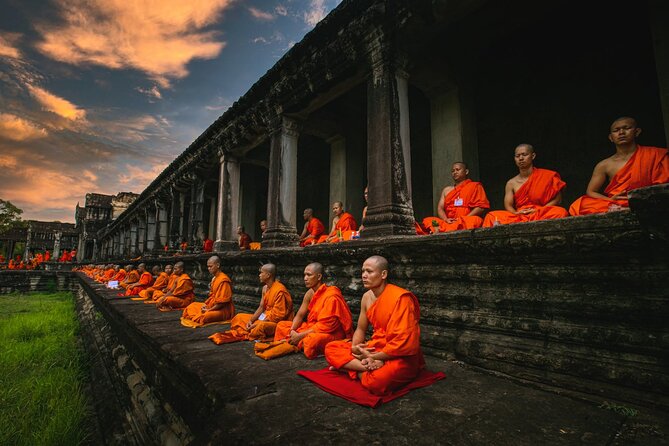 1day private tour to all majestic Temples in Angkor and Sunset - Angkor Thom’s Victory Gate, then straight to Bayon’s Buddha faces