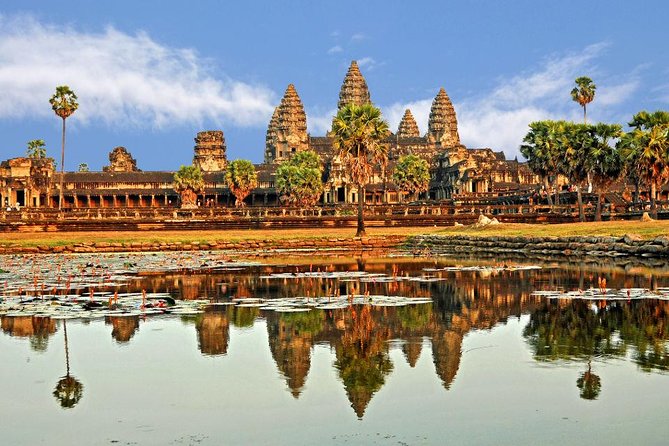2-Day 'Angkor & Village' Tour - Day 2: Sunrise at Angkor Wat Plus Banteay Srei and Tonle Sap