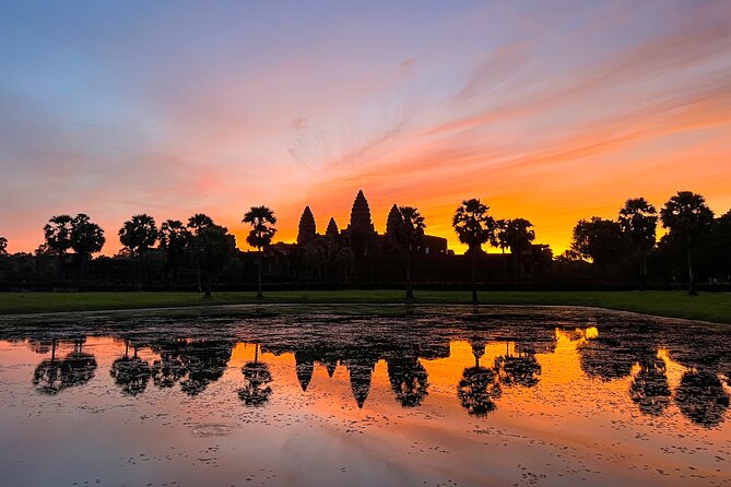 2-Day Angkor Wat Tour with Banteay Srei and Floating Village - Day 1 in Angkor Thom, ending with Angkor Wat and a Phnom Bakheng sunset