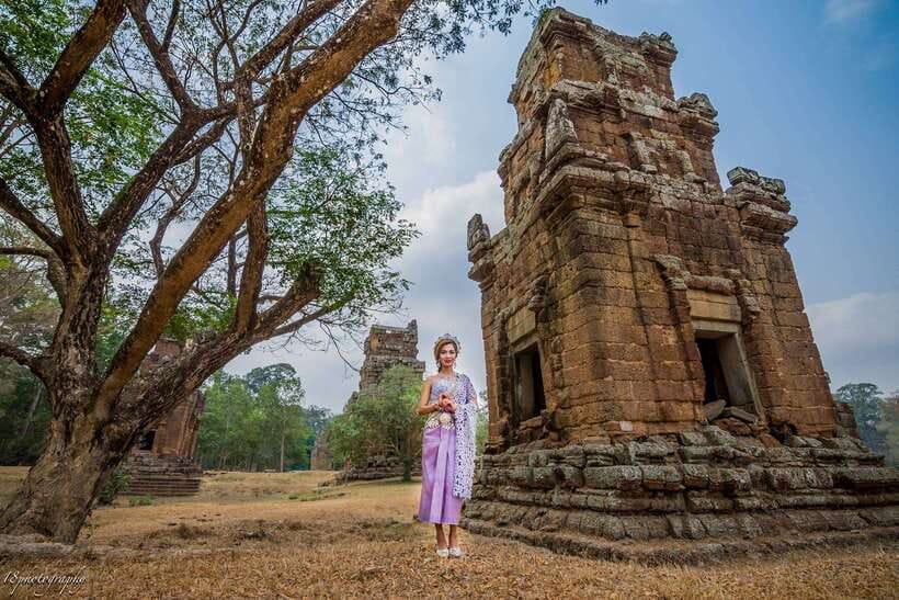 2-Day Angkor Wat With Small, Big Circuit & Banteay Srei Tour - Sunset at Phnom Bakheng: why it’s worth the effort