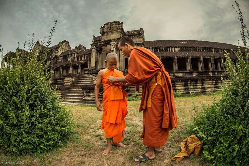 2-Day Angkor Wat With Small, Big Circuit & Banteay Srei Tour - Pink sandstone day: Banteay Srei and the village side of Angkor