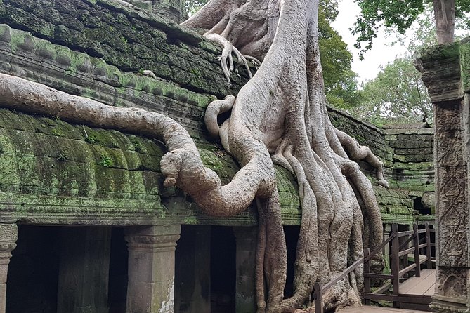 2 Day private tour: Small tour, Big tour, sunrise and sunset,floating village. - Preah Khan is included: a quieter temple that still feels important