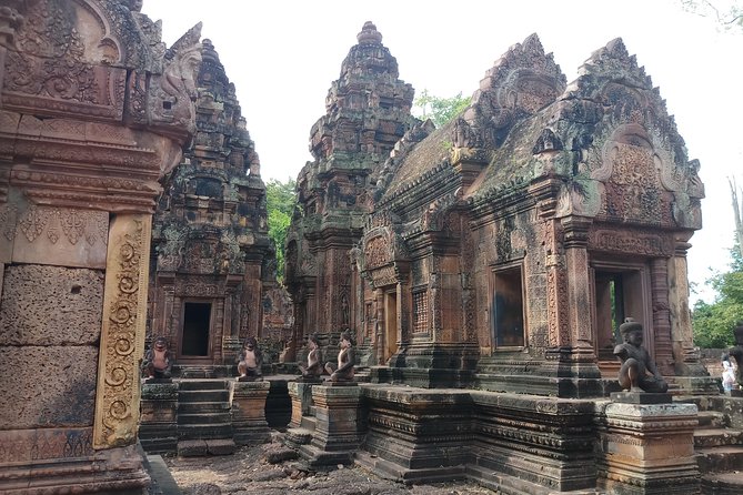 2-Day Temple visit and Floating village from Siem Reap - Day 2: Banteay Srei, palm sugar lessons, and local market time