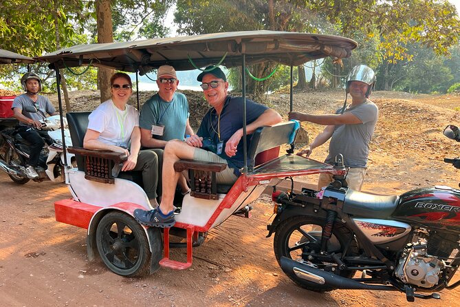 2-Day Unforgettable Experience of Angkor Wat - Psa Leu Central Market: shopping, snacks, and seeing Cambodia up close