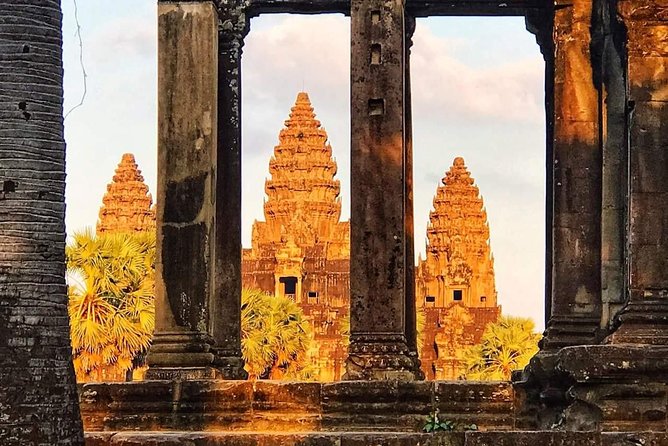 2 Days Temples with Sunrise-Small Group - Angkor Wat sunrise: pre-dawn, torch in hand, faces in the dark