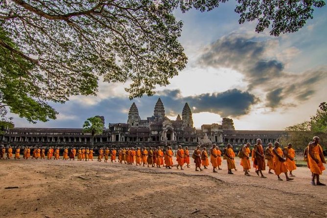 3-Day Angkor Wat with All Interesting Major Temples, Banteay Srei & Beng Mealea - What you gain from the guide, not just the guidebook