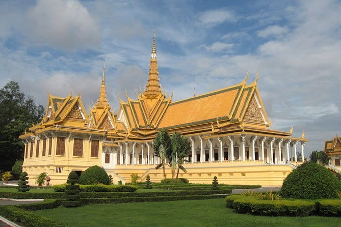 A Day Trip to Angkor Wat, Bayon, Taprohm from Phnom Penh - The drive back to Phnom Penh: plan for a late day