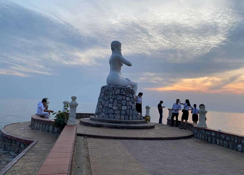 A Day Trip to Kep Beach and Kampot from Phnom Penh - Kampot Colonial Buildings and the Fresh Fish Market Stop
