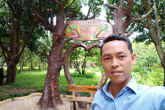 A Full Day Tour for Royal Palace, S21, Killing Fields & More - Central Market in Half an Hour: Souvenirs and Snacks, Not a Shopping Marathon