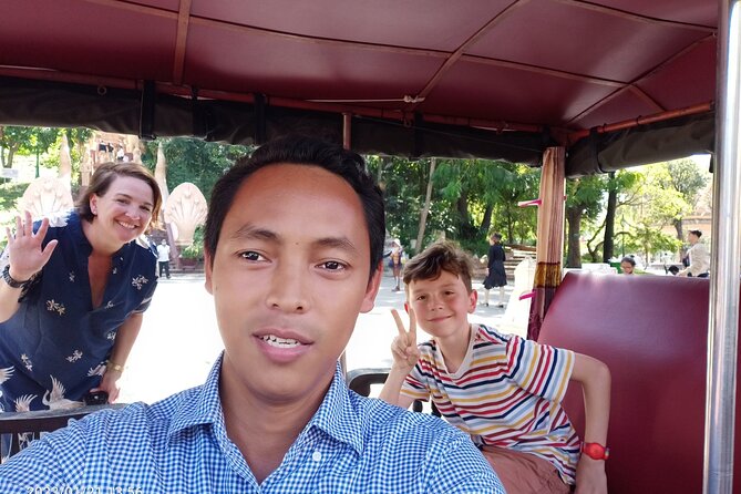 A Full Day Tour for Royal Palace, S21, Killing Fields & More - Free Monuments Between Big Stops: Quick, But Not Random