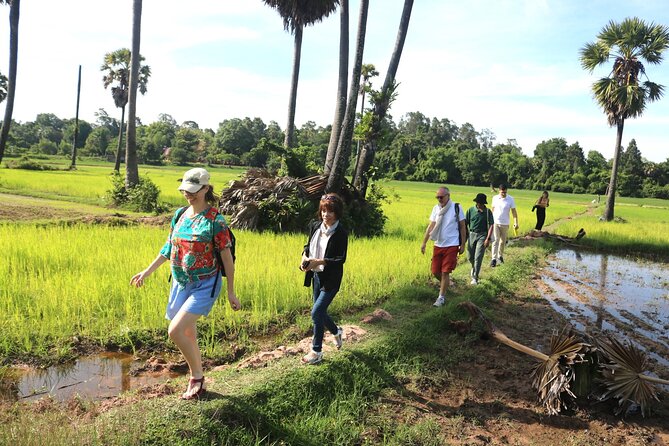 A Morning in the Cambodian countryside - Your morning starts with countryside, not crowds