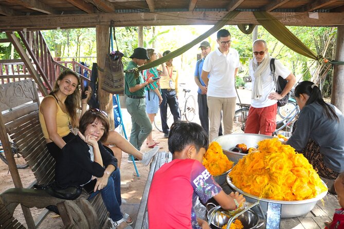 A Morning in the Cambodian countryside - Making Khmer noodles, from rice noodles to your own bowl