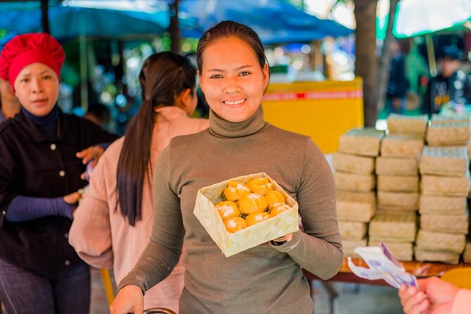 A Morning in the Cambodian countryside - The short return to Siem Reap and the Night Market stop