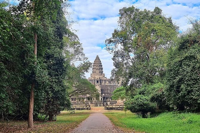 Angkor Explorer by Cambodiajeep - Ta Prohm: seeing the jungle temple without losing your footing
