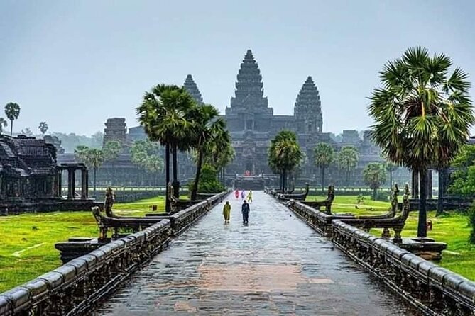 Angkor Full Day Tour All The Main Temples - Srah Srang lunch break, a reset inside the temple zone