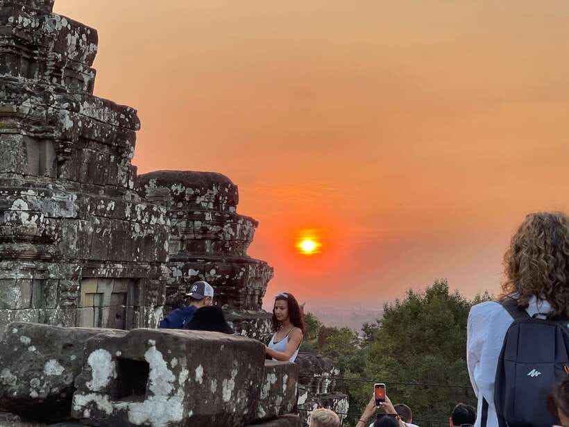 Angkor Highlights and Sunset Tour - Price and logistics: what you pay versus what you still need