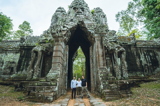 Angkor Jeep Tour Discovery - Inclusive Lunch - Bayon Temple: the smiling faces and better photo planning