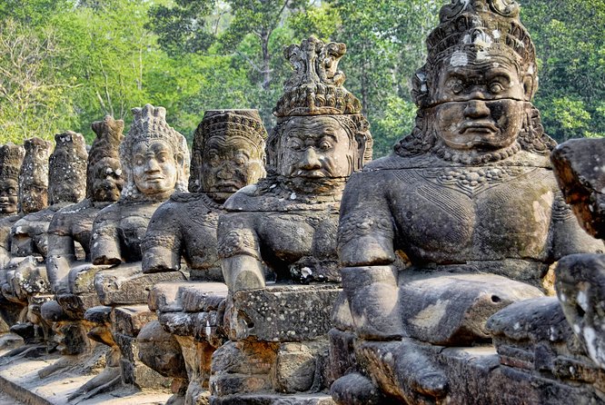 Angkor’s Finest Examples in Brief - Angkor Wat: the west-facing powerhouse and your outside sunset window