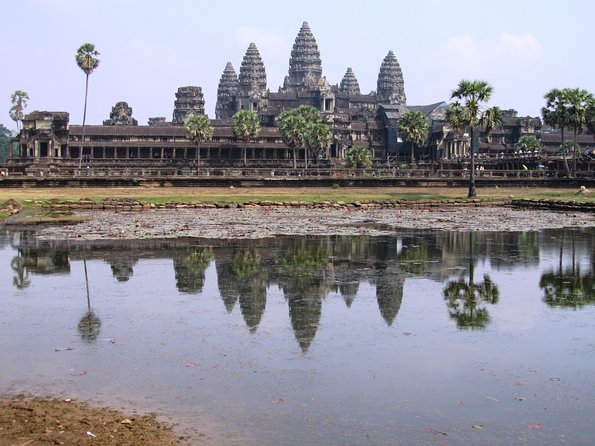 Angkor’s Finest Examples in Brief - Morning logistics: pickup timing, the ticket counter, and the first walking stretch