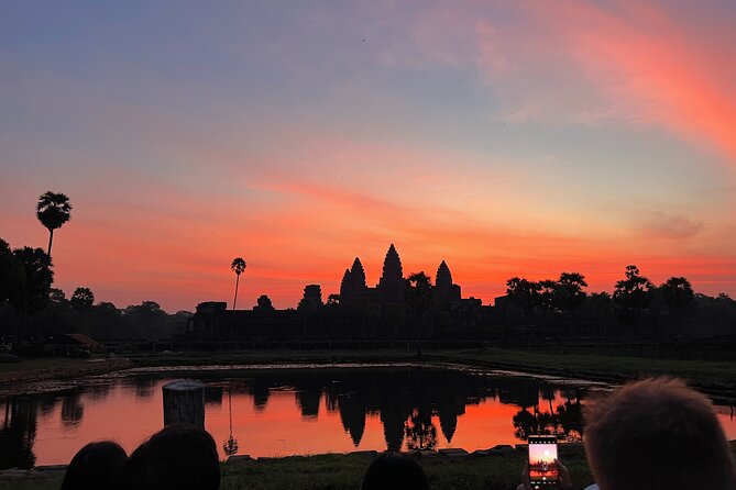 Angkor Sunrise Bike Tour with Lunch Included - Victory Gate and Angkor Thom: where the stories have scale