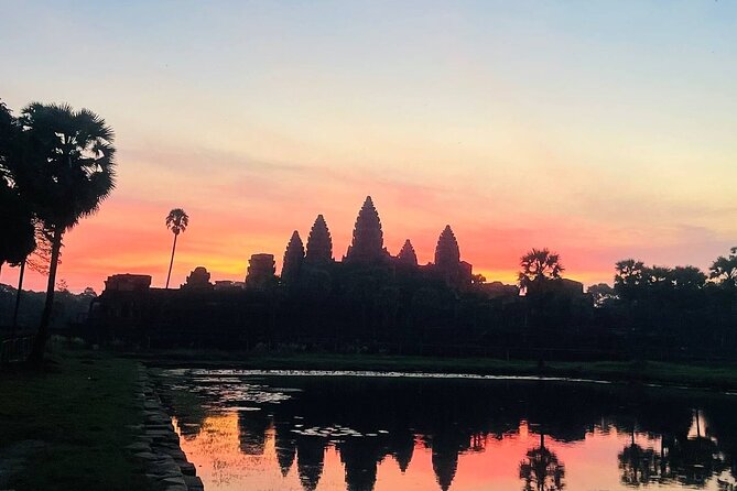 Angkor Sunrise tours with Benteay Srei and Bengmealea Landmine, - Your guide and photographer: where the reviews’ praise actually shows up