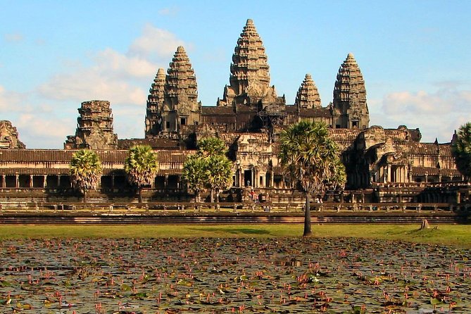 Angkor Temples Private Full-Day Tour from Siem Reap (Free Child) - Angkor Wat: the grand finale, plus the sunset payoff