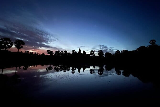 Angkor Wat 2 Days and a Half Temples & Tonle Sap-Small Group Tour - Srah Srang, Ta Prohm, and Angkor Thom: a morning with mood changes