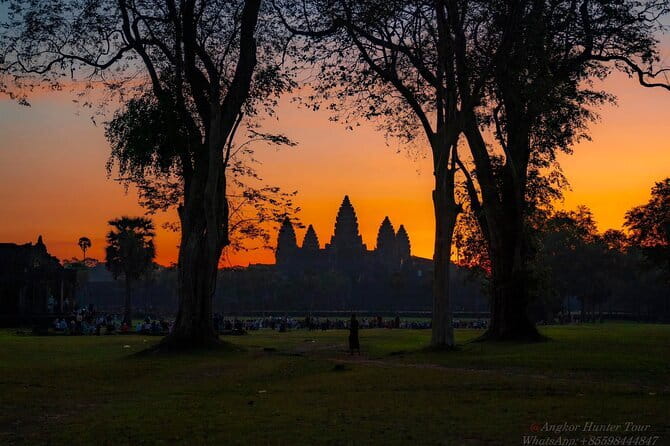 Angkor Wat 2 Days and a Half Temples & Tonle Sap-Small Group Tour - Angkor Wat sunrise done right: torch light and timing