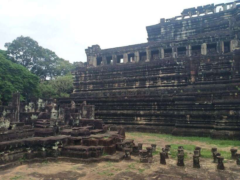 Angkor Wat, Angkor Thom, and Ta Prohm Day Trip with Sunset - Sunset at Phnom Bakheng: The Classic View With a Climb Price