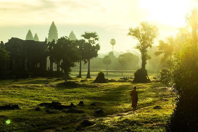 Angkor Wat & Banteay Srei 1-Day Tour - Breakfast and a Breather Without Losing the Morning