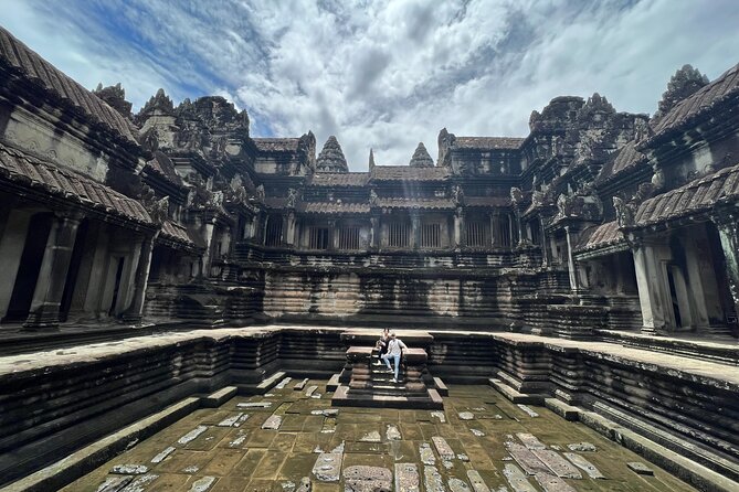 Angkor Wat Bike Tour with Lunch Included - Ta Nei Temple: Jungle Ruin, Quiet Streets, and Fresh Fruit
