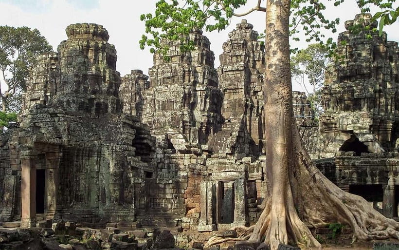 Angkor Wat: Full-Day Guided Sunset Tour - Phnom Bakheng sunset: the temple mountain climb and why it is worth it