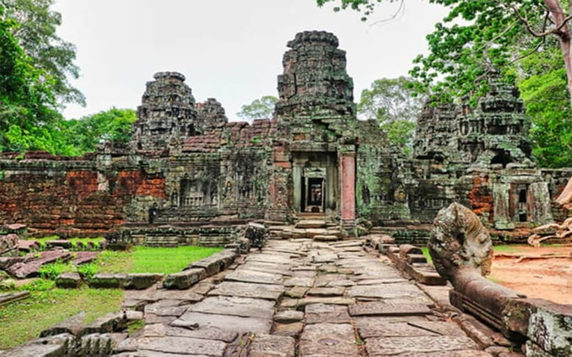 Angkor Wat: Full-Day Guided Sunset Tour - Guide quality: why the storytelling is the real value in a budget tour