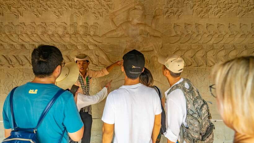 Angkor Wat: Guided Jeep Tour Inclusive lunch at local house - Snacks, cold breaks, and a Khmer lunch at a local house