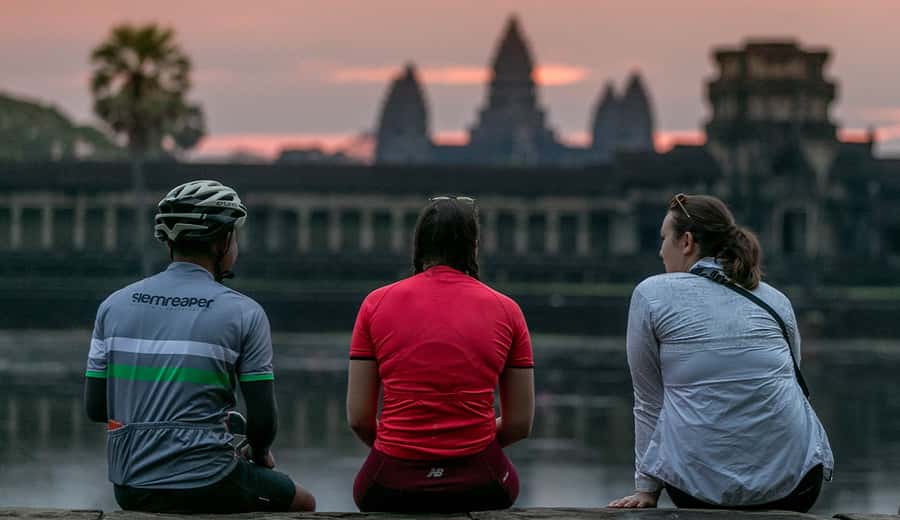 Angkor Wat: Guided Sunrise Bike Tour w/ Breakfast and Lunch - Srah Srang breakfast: fueling up where the light is changing