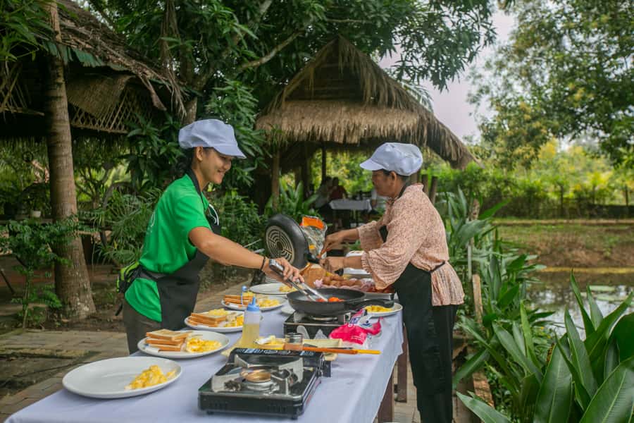 Angkor Wat: Guided Sunrise Bike Tour w/ Breakfast and Lunch - The bike portion: how you see more than the main sights