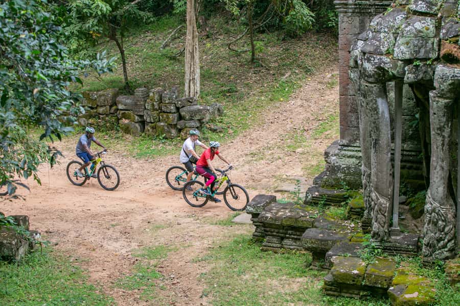 Angkor Wat: Guided Sunrise Bike Tour w/ Breakfast and Lunch - Local restaurant lunch: a real reset, not just a sandwich