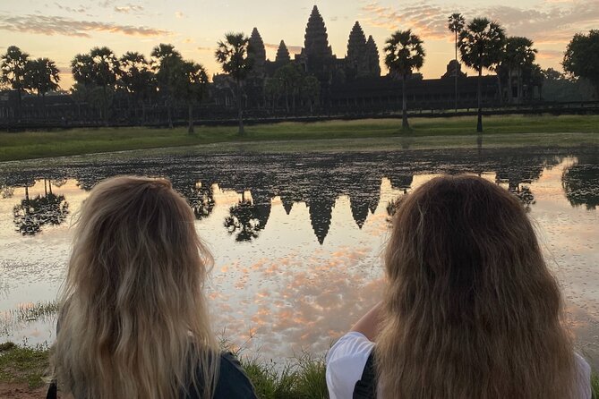 Angkor Wat highlight Tour From Sunrise -Small Group - Inside Angkor Wat: Morning Light, Stonework, and Khmer-Era Clues