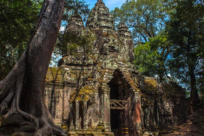 Angkor Wat highlight Tour From Sunrise -Small Group - Gate of Angkor Thom: The Southern Entrance and the Power of First Impressions